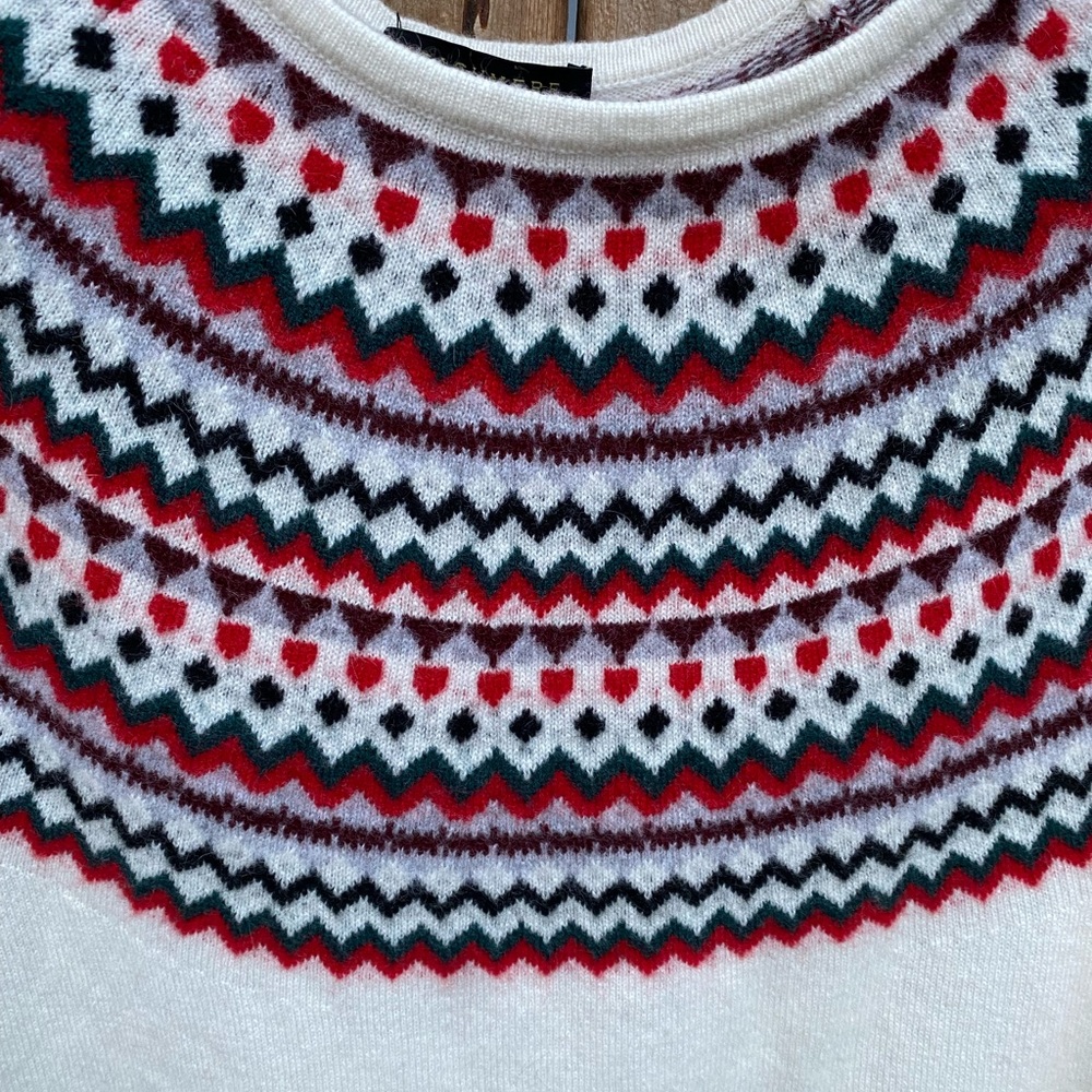 Scandinavian Design Cashmere Sweater - Picture 3 of 11